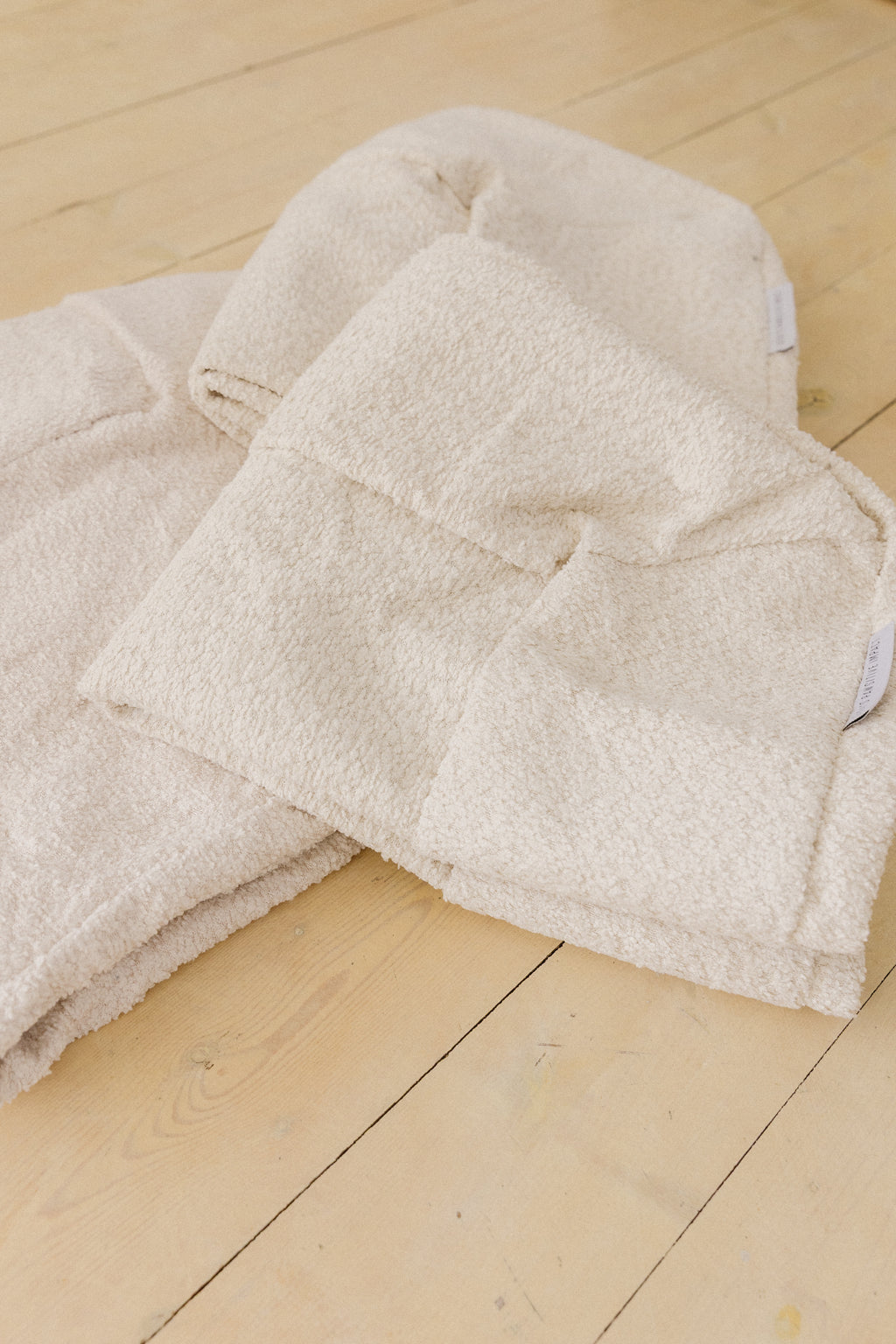 Spare cream boucle dog bed cover for medium / large size bed