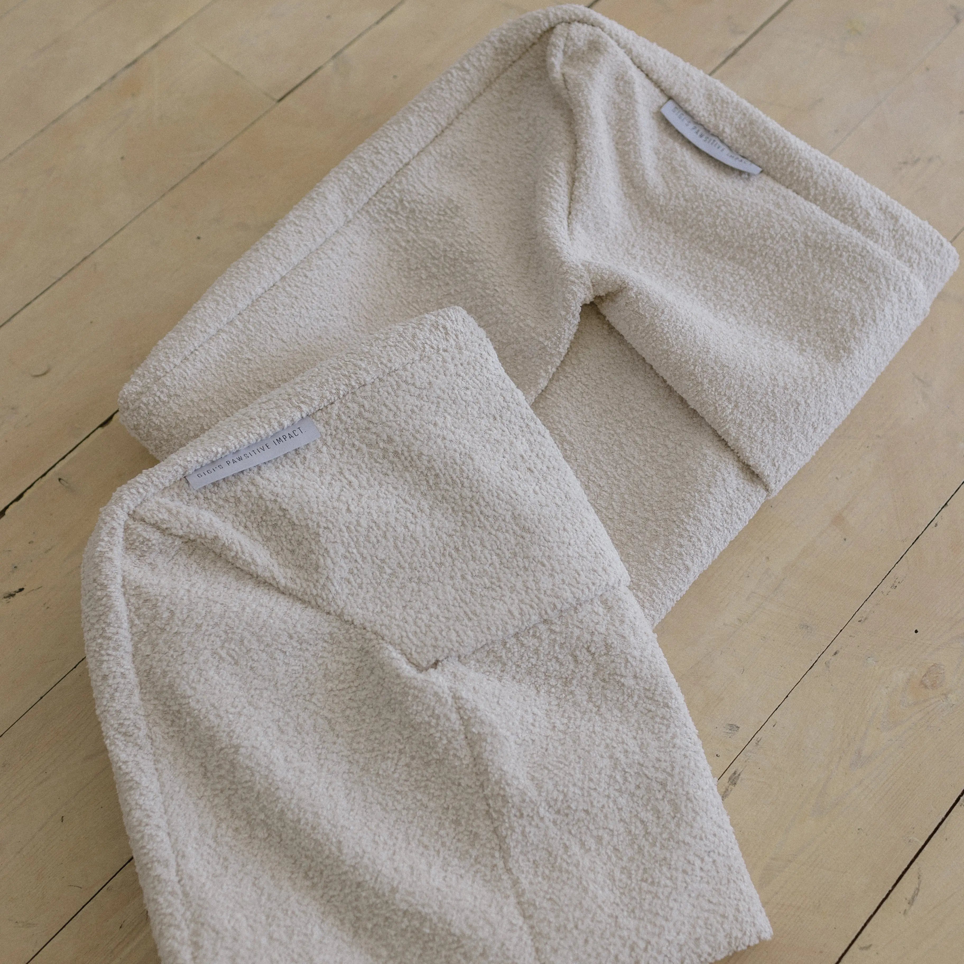 Spare cream boucle dog bed cover for small / medium size bed
